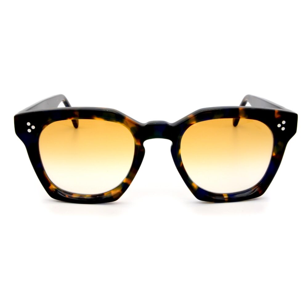 Occhiali Sartoriali si ispira ad James Dean per la creazione degli occhiali James da vista e da sole è un occhiale elegante realizzati in modo artigianale e personalizzabile online realizzato nel negozio di Padova a mano