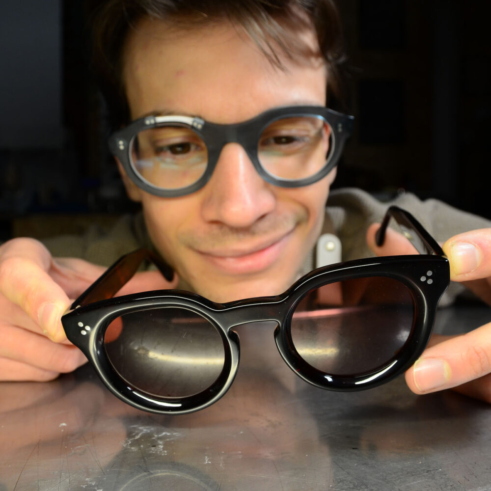 Rialto l'occhiale tondo con montatura spessa bold ricercata elegante dallo stile classico Occhiali Sartoriali