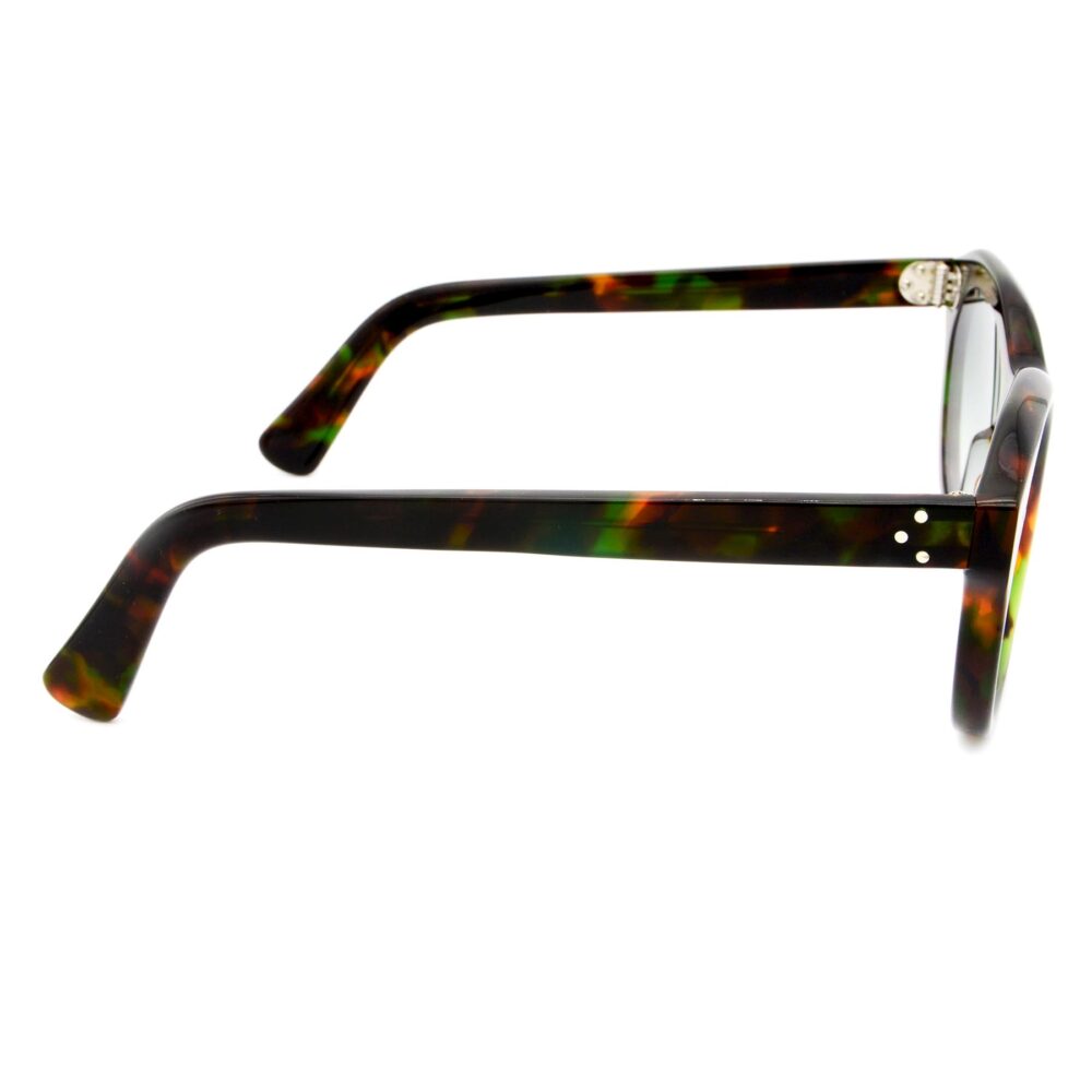 Occhiali Sartoriali si ispira ad Andy Warhol per la creazione degli occhiali Andy da vista e da sole è un occhiale vintage elegante realizzati in modo artigianale e personalizzabile online realizzato nel negozio di Padova a mano