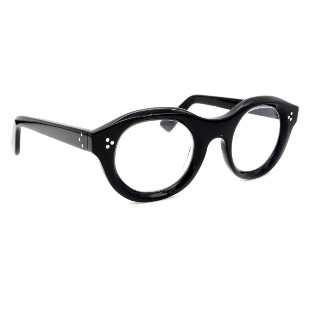 Occhiali Sartoriali si ispira agli occhiali di Steve Jobs per la creazione degli occhiali Steve da vista e da sole sono occhiali vintage eleganti realizzati in modo artigianale e personalizzabile online realizzato nel negozio di Padova a mano