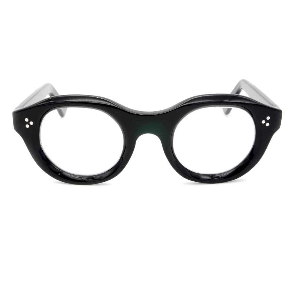 Occhiali Sartoriali si ispira agli occhiali di Steve Jobs per la creazione degli occhiali Steve da vista e da sole sono occhiali vintage eleganti realizzati in modo artigianale e personalizzabile online realizzato nel negozio di Padova a mano