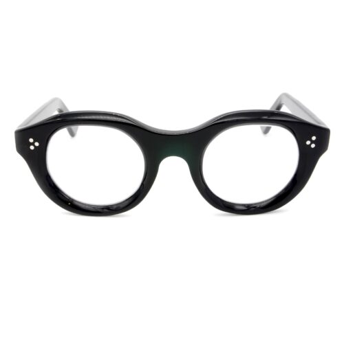Occhiali Sartoriali si ispira agli occhiali di Steve Jobs per la creazione degli occhiali Steve da vista e da sole sono occhiali vintage eleganti realizzati in modo artigianale e personalizzabile online realizzato nel negozio di Padova a mano