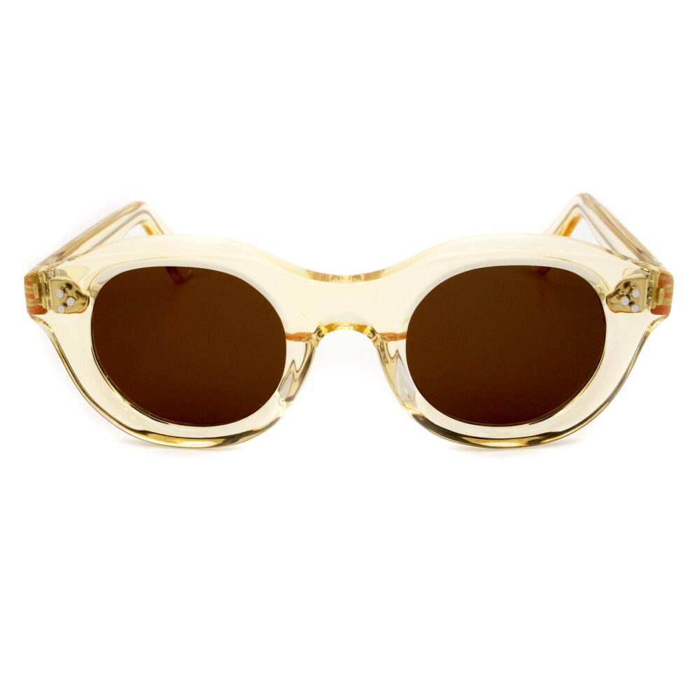 Occhiali Sartoriali si ispira agli occhiali di Steve Jobs per la creazione degli occhiali Steve da vista e da sole sono occhiali vintage eleganti realizzati in modo artigianale e personalizzabile online realizzato nel negozio di Padova a mano