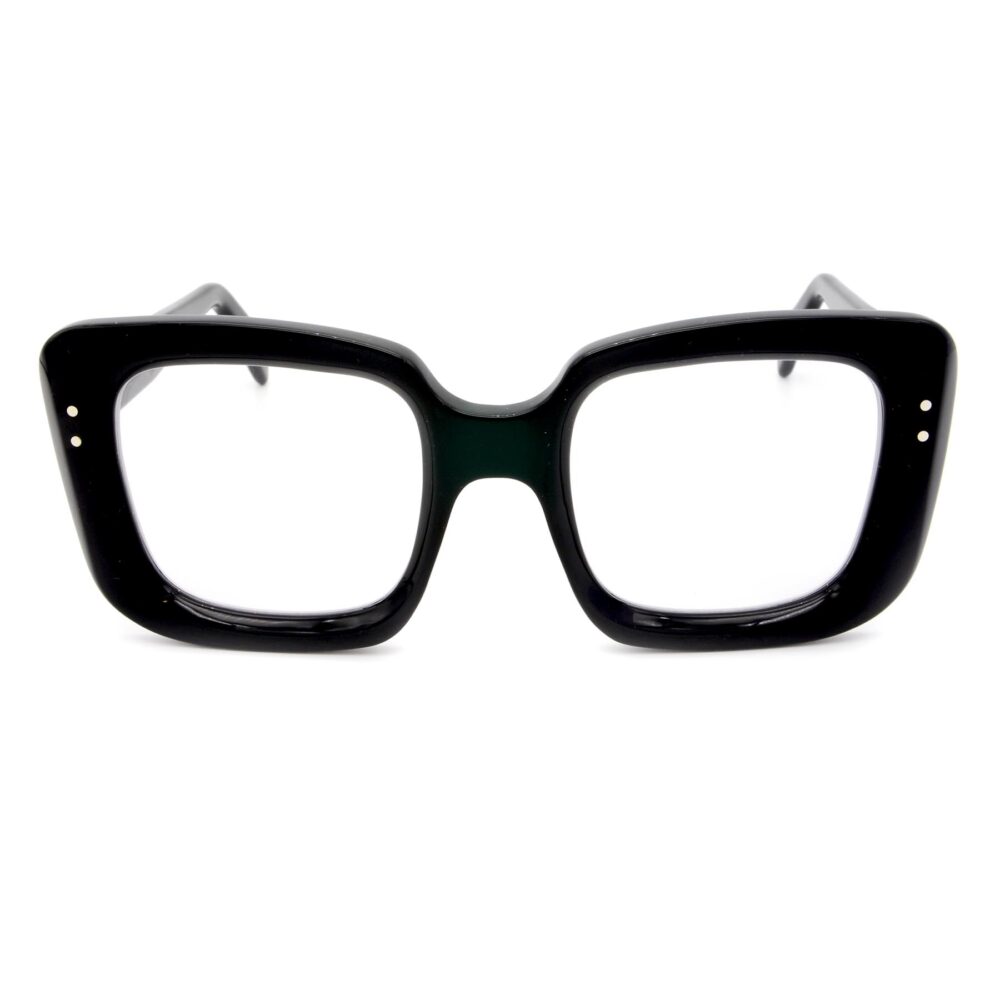 Occhiali Sartoriali si ispira agli occhiali di oprah winfrey per la creazione degli occhiali Oprah da vista e da sole sono occhiali da donna squadrati a farfalla eleganti realizzati in modo artigianale e personalizzabile online realizzato nel negozio di Padova a mano