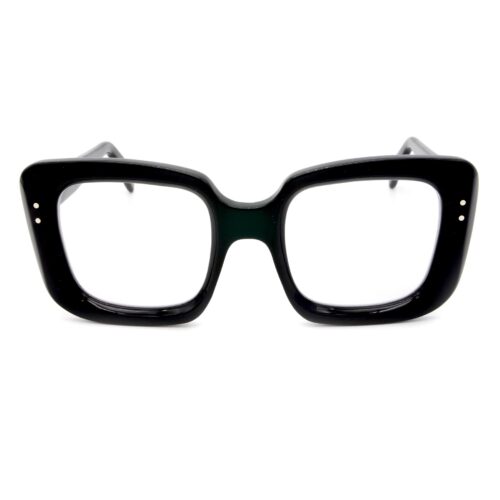 Occhiali Sartoriali si ispira agli occhiali di oprah winfrey per la creazione degli occhiali Oprah da vista e da sole sono occhiali da donna squadrati a farfalla eleganti realizzati in modo artigianale e personalizzabile online realizzato nel negozio di Padova a mano