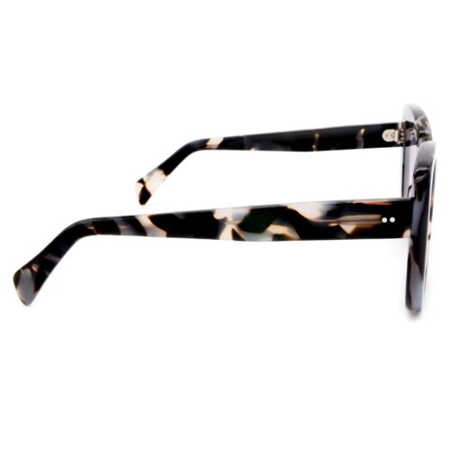 Occhiali Sartoriali si ispira agli occhiali di oprah winfrey per la creazione degli occhiali Oprah da vista e da sole sono occhiali da donna squadrati a farfalla eleganti realizzati in modo artigianale e personalizzabile online realizzato nel negozio di Padova a mano