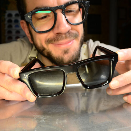San Bernardo Occhiali Sartoriali un occhiale squadrato stile classico spesso importante artistico leggero elegante di stile old money ricercato realizzato nel nostro laboratorio di occhiali a Padova